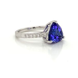 18KW TANZANITE TRILLION  RING