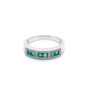 18KW EMERALD PRINCESS CUT RING